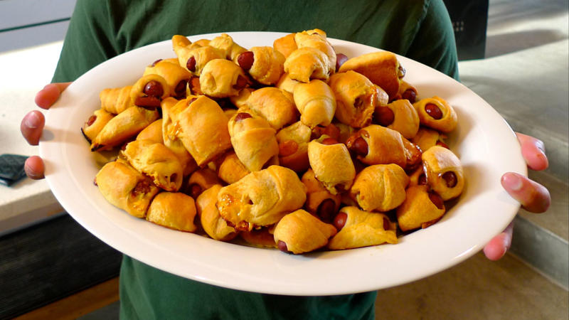 1. Melon Prosciutto Skewers, 2. Pinwheel Sandwiches, 3. Grilled Tomatoes, 4. Stuffed Jalapeños, 5. Caprese Salad, 6. Meatball Parmesan Skewers, 7. Peach Crostini, 8. Stuffed Mushrooms, 9. Guacamole, 10. Prosciutto Wrapped Asparagus, 11. Tomato Bruschetta, 12. Deviled Eggs, 13. Coconut Shrimp, 14. Pigs in a Blanket, 15. Everything Bagel Dip With Veggies, 16. Carrot and Cheddar Bites, 17. Hummus, 18. Texas Caviar, 19. Watermelon Feta Skewers, 20. Garlic Lemon Scallops