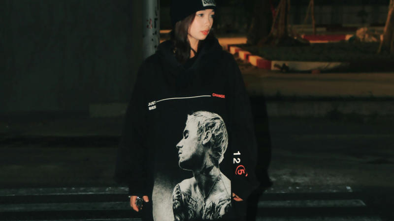 1. Matching Sweat Set With Sneakers, 2. Linen Pants And A Ribbed Tank, 3. Oversized Hoodie And Biker Shorts, 4. Monochrome Tracksuit With Gold Accessories, 5. Cropped Sweatshirt And Wide-Leg Trousers, 6. Flowy Jumpsuit With A Denim Jacket, 7. Matching Knit Set In Earth Tones, 8. Black Leggings And Oversized Flannel, 9. Button-Up Shirt Dress With A Crossbody, 10. Silk Pajama Set With Loafers, 11. Cropped Puffer And Cargo Pants, 12. Romper With A Lightweight Scarf, 13. Cardigan Over A T-Shirt Dress, 14. Faux Leather Joggers And A Soft Tee, 15. Coordinated Athleisure Set With Cap, 16. Knit Maxi Dress And Sneakers, 17. Denim Overalls And A Striped Tee, 18. Layered Tank, Shirt &amp; Joggers, 19. Cotton Turtleneck And Pleated Skirt, 20. Hoodie Dress And High Socks