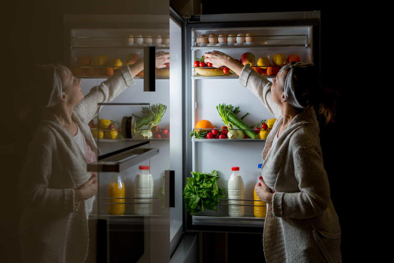 What is bloating?, Full or big stomach, Painful or noisy tummy, The causes, Excess gas, Fizzy drinks, Digestive problems, What can we do?, Keep your mouth shut, Eat smaller meals and more often, Fizzy drinks and caffeine, Eating late at night, What to do, Not normally serious, Prolonged bloating, Inhibited movement, Painful to the touch