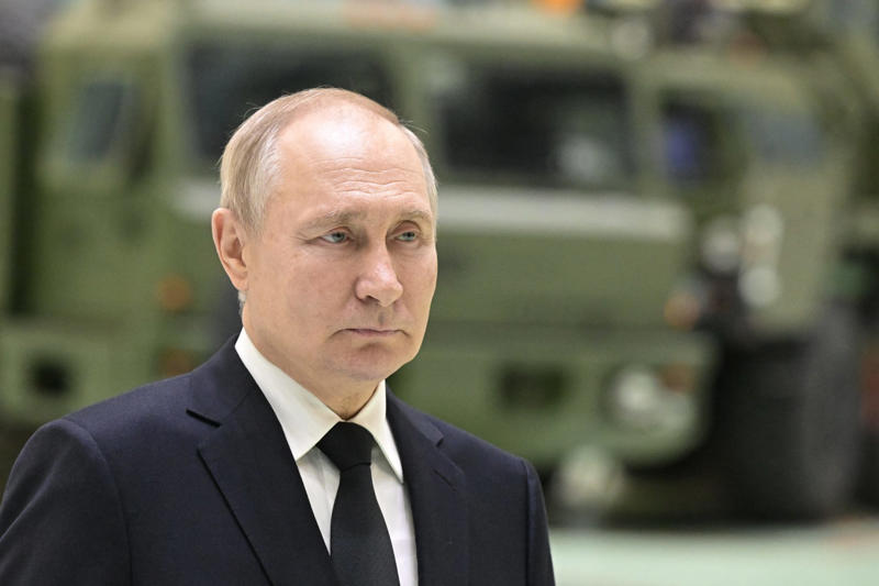 プーチン政権を悩ませる戦車不足, 改修用の戦車も底をつく, 保管施設に動きが見られる, 戦車保管施設を監視していたアカウントが報告, 改修可能性を調査するプロセスだった可能性も, これまでも旧式戦車を活用していた, より旧式の戦車に頼り始めた, オリジナルの採用は1973年, ウクライナ国防省情報総局も報告, 損失を旧型戦車で埋める, 70年代の装備すら底を尽きつつある, 東部軍管区から持ち出される, 改修後も多くの問題が, 固定砲台としても使われている, これまでのロシアの戦車喪失数, OSINT組織による集計, T-62は1961年から生産されていた