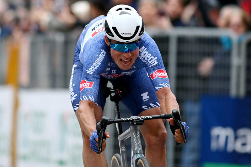 Philipsen hits the ground A damaging stage, Another ordeal for the peloton, Injuries are getting more serious, "Everyone wants to be in front", A matter of stakes, Riders under pressure, Sprint finishes bring peak tension, Philipsen hits the ground, Other contributing factors, Disc brakes under scrutiny, Race routes under fire, "Everyone’s own interests are blocking progress", The UCI’s yellow card, What’s the solution?
