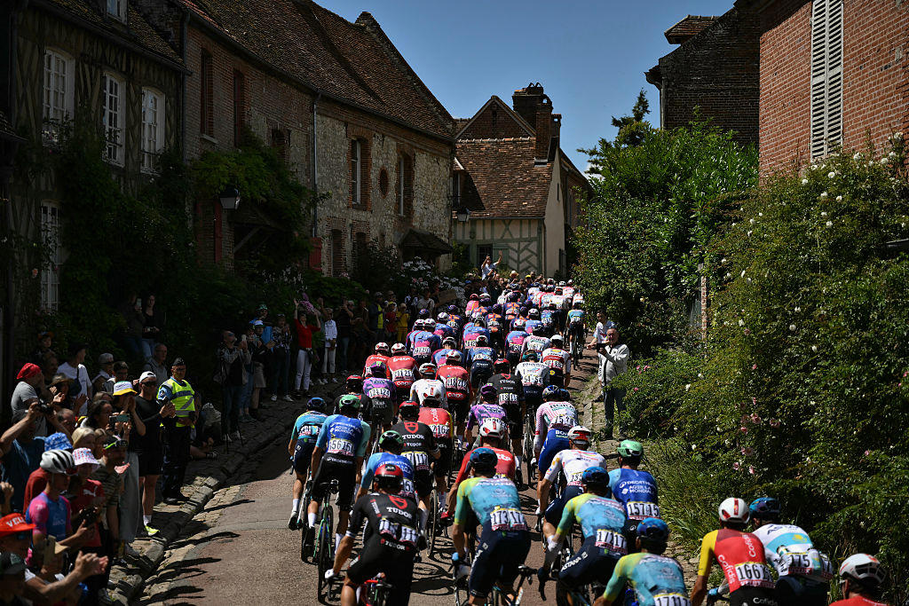 A matter of stakes A damaging stage, Another ordeal for the peloton, Injuries are getting more serious, "Everyone wants to be in front", A matter of stakes, Riders under pressure, Sprint finishes bring peak tension, Philipsen hits the ground, Other contributing factors, Disc brakes under scrutiny, Race routes under fire, "Everyone’s own interests are blocking progress", The UCI’s yellow card, What’s the solution?