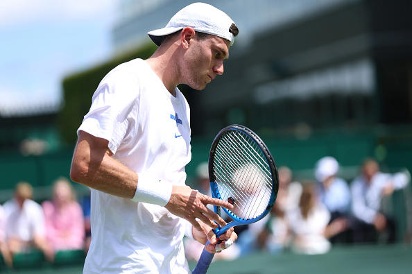 Wimbledon umpire forced to stop match after another glitch as crowd boo