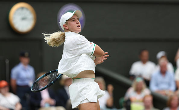 Wimbledon umpire forced to stop match after another glitch as crowd boo