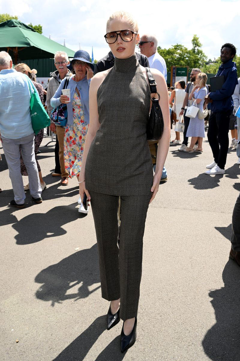 2) Jodie Comer in Strathberry, 3) Naomi Ackie in Toteme, 4) Marisa Abela in Strathberry, 5) Keira Knightley in Chanel, 6) Nicole Kidman in Brunello Cucinelli, 7) Sienna Miller in Ralph Lauren, 8) The Princess of Wales in Self-Portrait, 9) Joey King in Ralph Lauren, 10) Leslie Mann in Dior, 11) Jenna Coleman in Miu Miu, 12) Lucy Boynton in Chanel, 13) Monica Barbaro and Andrew Garfield, 14) Sienna Miller in Alessandra Rich, 15) Priyanka Chopra in Ralph Lauren, 16) Olivia Dean in Aym Studios, 17) Cate Blanchett in Giorgio Armani, 18) Maude Apatow in Ralph Lauren, 19) Olivia Rodrigo in vintage Ralph Lauren, 20) Lily Collins in Stella Jean, 21) Ellie Bamber in Maison Margiela, 22) Olivia Cooke in Ralph Lauren