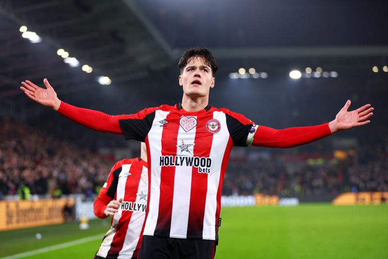 Latest transfer news headlines, Man Utd in talks over double midfielder deal, Tottenham still hopeful over Gibbs-White, Arsenal to make Eze bid, Madueke set for Arsenal medical, Gyokeres to Arsenal deal 'absolutely on', Maresca confirms Madueke deal, Arsenal eye Eze alternative, Newcastle sign Elanga, Gyokeres due back at Sporting, Real sell one more, Real considering huge bid for Liverpool star, Petrovic deal agreed, Woltemade offer knocked back, Liverpool considering Gordon, Bayern make Diaz offer, Liverpool to open Ekitike talks, Benfica want 50% of Felix, Antony nearing Man Utd exit, Bissouma to Fener?, United ready to gazump Gala, Jackson not untouchable, Propper set for Twente return, Rohl set for stunning Sheff Wednesday comeback, Aubameyang in line for Marseille return, Rodrygo to Arsenal update, Munoz 'open' to Crystal Palace exit, Madueke medical, Chelsea in advanced talks for £25m deal, Gibbs-White to Tottenham twist, Kudus explains Spurs decision, Will Noni Madueke play in Club World Cup final?, Crystal Palace seal Borna Sosa deal, Wissa bid rejected, Spurs remain interested, DONE DEAL, Rashford to Barcelona latest, Rodrygo asking price, Jackson could leave Chelsea, Henderson to join Brentford, Why Arsenal want Madueke, Romero decision, Kudus shirt number, Arsenal to sign Madueke, Trossard agrees terms, Gibbs-White medical today, Madueke set for Arsenal medical, Tottenham sign Kudus, Madueke to Arsenal, here we go!, Spurs announce Kudus, Luton land Wells, Barcelona set Casado price, Fishel leaves Chelsea, Real agree Carreras deal, Exeter loan Palace keeper, Sainz set for Porto, Cresswell signs for Stoke, ICYMI: Arsenal set to smash women's world-record transfer fee, Forest table Wissa offer amid Spurs interest, Elliot 'certain' to leave Liverpool his summer, Konate Real's top target, Brighton could sell Ferguson, Arsenal dealt blow in Rodrygo pursuit, Gibbs-White having Spurs medical tomorrow, Arsenal break world record for Liverpool's Smith, DONE DEAL, Barca not fully sold on Rashford, Ronaldo wants Rudiger at Al Nassr, Dalot gets United No 2 shirt, Gibbs-White to Spurs 'accelerating quickly', City youngster joins Leverkusen, Arsenal fans start #NoToMadueke petition, De Zerbi wants Auba Marseille return, Penders set for Strasbourg loan, Spurs turn attention to Gibbs-White, Arsenal handed new Rodrygo boost, Arsenal to make contact for Eze deal, Petrovic agreement close, Mosquera 'future in limbo', Rodrygo told Real Madrid exit is likely, Cunha reveals pride at Man Utd shirt number decision, Benfica eye Joao Felix return, Arteta and Berta react to Norgaard transfer, Norgaard reveals Raya talks, Man United reveal plan for new signing, Arsenal confirm Norgaard signing, DONE DEAL, Tottenham get surprise Mohammed Kudus boost, Gyokeres twist, Henderson statement, DONE DEAL, New Arsenal signings train, Chelsea prize money, Henderson leaves Ajax, Roma target Mavropanos, Parma target Arsenal midfielder