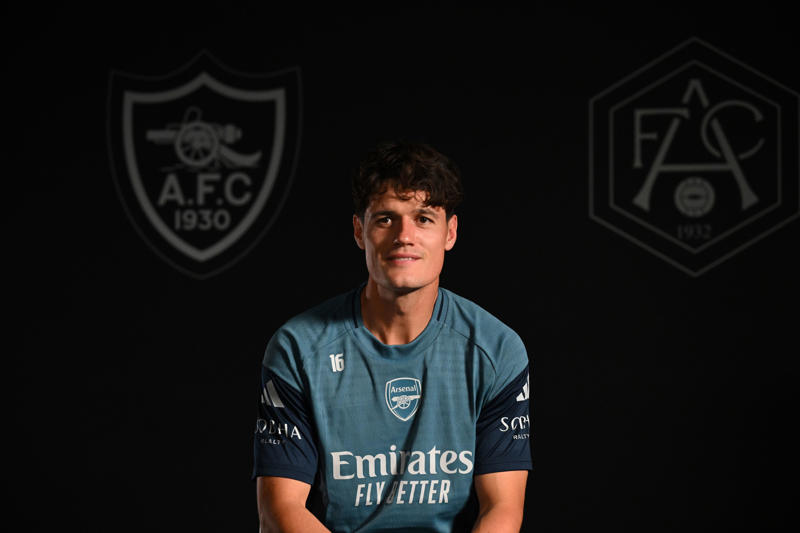Latest transfer news headlines, Man Utd in talks over double midfielder deal, Tottenham still hopeful over Gibbs-White, Arsenal to make Eze bid, Madueke set for Arsenal medical, Gyokeres to Arsenal deal 'absolutely on', Maresca confirms Madueke deal, Arsenal eye Eze alternative, Newcastle sign Elanga, Gyokeres due back at Sporting, Real sell one more, Real considering huge bid for Liverpool star, Petrovic deal agreed, Woltemade offer knocked back, Liverpool considering Gordon, Bayern make Diaz offer, Liverpool to open Ekitike talks, Benfica want 50% of Felix, Antony nearing Man Utd exit, Bissouma to Fener?, United ready to gazump Gala, Jackson not untouchable, Propper set for Twente return, Rohl set for stunning Sheff Wednesday comeback, Aubameyang in line for Marseille return, Rodrygo to Arsenal update, Munoz 'open' to Crystal Palace exit, Madueke medical, Chelsea in advanced talks for £25m deal, Gibbs-White to Tottenham twist, Kudus explains Spurs decision, Will Noni Madueke play in Club World Cup final?, Crystal Palace seal Borna Sosa deal, Wissa bid rejected, Spurs remain interested, DONE DEAL, Rashford to Barcelona latest, Rodrygo asking price, Jackson could leave Chelsea, Henderson to join Brentford, Why Arsenal want Madueke, Romero decision, Kudus shirt number, Arsenal to sign Madueke, Trossard agrees terms, Gibbs-White medical today, Madueke set for Arsenal medical, Tottenham sign Kudus, Madueke to Arsenal, here we go!, Spurs announce Kudus, Luton land Wells, Barcelona set Casado price, Fishel leaves Chelsea, Real agree Carreras deal, Exeter loan Palace keeper, Sainz set for Porto, Cresswell signs for Stoke, ICYMI: Arsenal set to smash women's world-record transfer fee, Forest table Wissa offer amid Spurs interest, Elliot 'certain' to leave Liverpool his summer, Konate Real's top target, Brighton could sell Ferguson, Arsenal dealt blow in Rodrygo pursuit, Gibbs-White having Spurs medical tomorrow, Arsenal break world record for Liverpool's Smith, DONE DEAL, Barca not fully sold on Rashford, Ronaldo wants Rudiger at Al Nassr, Dalot gets United No 2 shirt, Gibbs-White to Spurs 'accelerating quickly', City youngster joins Leverkusen, Arsenal fans start #NoToMadueke petition, De Zerbi wants Auba Marseille return, Penders set for Strasbourg loan, Spurs turn attention to Gibbs-White, Arsenal handed new Rodrygo boost, Arsenal to make contact for Eze deal, Petrovic agreement close, Mosquera 'future in limbo', Rodrygo told Real Madrid exit is likely, Cunha reveals pride at Man Utd shirt number decision, Benfica eye Joao Felix return, Arteta and Berta react to Norgaard transfer, Norgaard reveals Raya talks, Man United reveal plan for new signing, Arsenal confirm Norgaard signing, DONE DEAL, Tottenham get surprise Mohammed Kudus boost, Gyokeres twist, Henderson statement, DONE DEAL, New Arsenal signings train, Chelsea prize money, Henderson leaves Ajax, Roma target Mavropanos, Parma target Arsenal midfielder