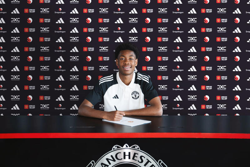 Latest transfer news headlines, Man Utd in talks over double midfielder deal, Tottenham still hopeful over Gibbs-White, Arsenal to make Eze bid, Madueke set for Arsenal medical, Gyokeres to Arsenal deal 'absolutely on', Maresca confirms Madueke deal, Arsenal eye Eze alternative, Newcastle sign Elanga, Gyokeres due back at Sporting, Real sell one more, Real considering huge bid for Liverpool star, Petrovic deal agreed, Woltemade offer knocked back, Liverpool considering Gordon, Bayern make Diaz offer, Liverpool to open Ekitike talks, Benfica want 50% of Felix, Antony nearing Man Utd exit, Bissouma to Fener?, United ready to gazump Gala, Jackson not untouchable, Propper set for Twente return, Rohl set for stunning Sheff Wednesday comeback, Aubameyang in line for Marseille return, Rodrygo to Arsenal update, Munoz 'open' to Crystal Palace exit, Madueke medical, Chelsea in advanced talks for £25m deal, Gibbs-White to Tottenham twist, Kudus explains Spurs decision, Will Noni Madueke play in Club World Cup final?, Crystal Palace seal Borna Sosa deal, Wissa bid rejected, Spurs remain interested, DONE DEAL, Rashford to Barcelona latest, Rodrygo asking price, Jackson could leave Chelsea, Henderson to join Brentford, Why Arsenal want Madueke, Romero decision, Kudus shirt number, Arsenal to sign Madueke, Trossard agrees terms, Gibbs-White medical today, Madueke set for Arsenal medical, Tottenham sign Kudus, Madueke to Arsenal, here we go!, Spurs announce Kudus, Luton land Wells, Barcelona set Casado price, Fishel leaves Chelsea, Real agree Carreras deal, Exeter loan Palace keeper, Sainz set for Porto, Cresswell signs for Stoke, ICYMI: Arsenal set to smash women's world-record transfer fee, Forest table Wissa offer amid Spurs interest, Elliot 'certain' to leave Liverpool his summer, Konate Real's top target, Brighton could sell Ferguson, Arsenal dealt blow in Rodrygo pursuit, Gibbs-White having Spurs medical tomorrow, Arsenal break world record for Liverpool's Smith, DONE DEAL, Barca not fully sold on Rashford, Ronaldo wants Rudiger at Al Nassr, Dalot gets United No 2 shirt, Gibbs-White to Spurs 'accelerating quickly', City youngster joins Leverkusen, Arsenal fans start #NoToMadueke petition, De Zerbi wants Auba Marseille return, Penders set for Strasbourg loan, Spurs turn attention to Gibbs-White, Arsenal handed new Rodrygo boost, Arsenal to make contact for Eze deal, Petrovic agreement close, Mosquera 'future in limbo', Rodrygo told Real Madrid exit is likely, Cunha reveals pride at Man Utd shirt number decision, Benfica eye Joao Felix return, Arteta and Berta react to Norgaard transfer, Norgaard reveals Raya talks, Man United reveal plan for new signing, Arsenal confirm Norgaard signing, DONE DEAL, Tottenham get surprise Mohammed Kudus boost, Gyokeres twist, Henderson statement, DONE DEAL, New Arsenal signings train, Chelsea prize money, Henderson leaves Ajax, Roma target Mavropanos, Parma target Arsenal midfielder