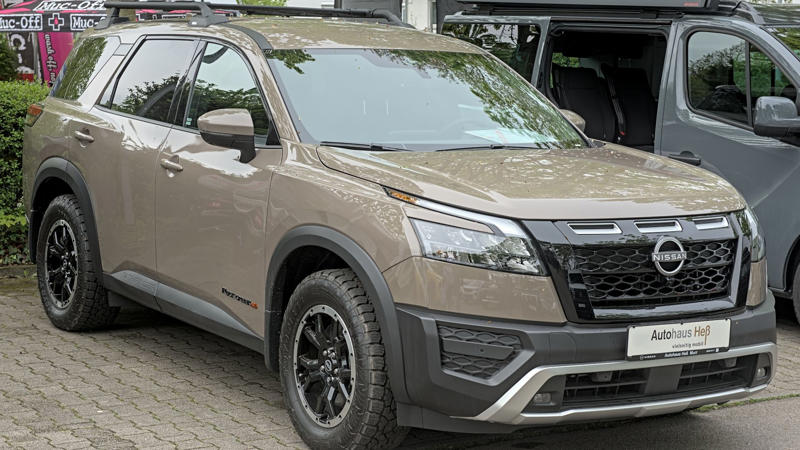 7. Nissan Pathfinder (2025) 1. Ford Explorer (Various Years), 2. Honda CR‑V Hybrid (2025), 3. Infiniti QX50 (2019), 4. Chevrolet Traverse (2025), 5. Chevrolet Equinox (2025), 6. Hyundai Tucson, 7. Nissan Pathfinder (2025), 8. Mazda CX‑5 (Used), 9. Chevrolet Trailblazer, 10. Buick Encore GX, 1. Lucid Air Touring (2025), 2. 2025 Subaru Forester, 3. Toyota Camry, 4. BMW X3 (G45), 5. Kia EV6, 6. Volvo EX30, 7. Mercedes-Benz GLC Series, 8. Volkswagen Touareg R, 9. Lexus NX (2024/25), 10. Audi A5 (2025)