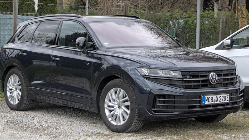 8. Volkswagen Touareg R 1. Ford Explorer (Various Years), 2. Honda CR‑V Hybrid (2025), 3. Infiniti QX50 (2019), 4. Chevrolet Traverse (2025), 5. Chevrolet Equinox (2025), 6. Hyundai Tucson, 7. Nissan Pathfinder (2025), 8. Mazda CX‑5 (Used), 9. Chevrolet Trailblazer, 10. Buick Encore GX, 1. Lucid Air Touring (2025), 2. 2025 Subaru Forester, 3. Toyota Camry, 4. BMW X3 (G45), 5. Kia EV6, 6. Volvo EX30, 7. Mercedes-Benz GLC Series, 8. Volkswagen Touareg R, 9. Lexus NX (2024/25), 10. Audi A5 (2025)