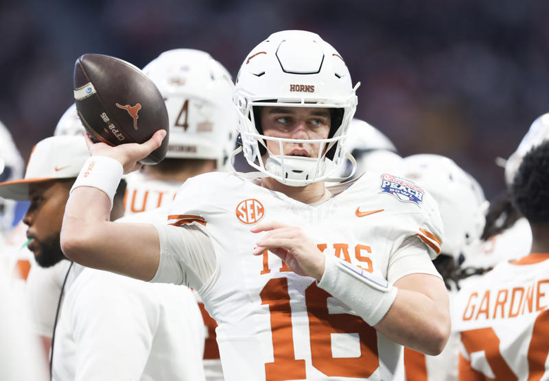 Power conference champions, The CFP field, for now, Heisman Trophy winner, What about the other hardware?, All eyes on Arch, Chapel Bill's first season at UNC, Rivalry games, And the big winner is...