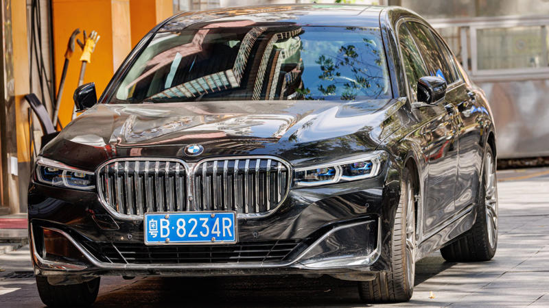 17. BMW 7 Series (2023 redesign) 1. Hummer H2, 2. BMW X6, 3. Tesla Cybertruck, 4. Dodge Challenger Hellcat, 5. Toyota Prius, 6. Jeep Wrangler 4xe, 7. Smart Fortwo, 8. Cadillac Escalade, 9. Ford Mustang EcoBoost, 10. Nissan Juke, 11. Dodge Ram TRX, 12. Tesla Model X, 13. Toyota C-HR, 14. GMC Hummer EV, 15. Lincoln MKT, 16. Mercedes-Benz G-Class, 17. BMW 7 Series (2023 redesign), 18. Pontiac Aztek, 19. Chevrolet SSR, 20. Lamborghini Urus
