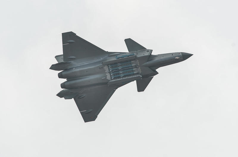10: Sukhoi Su-57 ‘Felon’, 9: Boeing X-32, 8: Chengdu J-20, 7: Lockheed F-117 Nighthawk, 6: Boeing Bird of Prey, 5: Northrop/McDonnell Douglas YF-23, 4: Lockheed Martin F-35 Lightning II, 5: Lockheed Martin F-35 Lightning II, 3: Lockheed Martin F-22 Raptor, 2: Northrop B-2 Spirit, 1: Northrop B-21 Raider