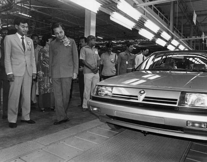 He started a blog… in his 80s, Still driving himself in his 90s, He opened the first Malay-owned private clinic in Kedah, Malaysia’s (arguably) most meme-able man, The master of comebacks, He launched Malaysia’s first car brand, Married his medical school sweetheart, and they’re still together, He outlived seven kings
