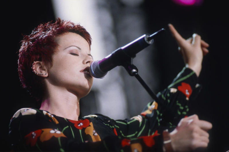 A painful loss, 'Zombie', 'Zombie' marked half of her life, A tragic life on many levels, Early rise to fame, A song of commitment, 'Linger', They swept North America, Not as big in the UK, Two solo albums, A complicated childhood, She was abused as a child, ‘You think it's your fault. You bury it.’, Anorexia, depression, excesses..., Tried to take her own life, Mother of 3 children, Fateful 2018, Alc0h0l poisoning