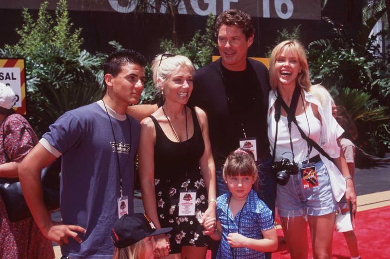 From the hardware store to prime time, Miss Vegas, but with a schedule, The jump to 'The Price is Right', The landing on 'Baywatch', Neely: The anti-Pamela, Controversies on and off the set, A resignation with cleavage and scandal, The battle for her health: Hypothyroidism, The 'Playboy' she was and the one she chose not to be, Reality shows and second chances, Motherhood