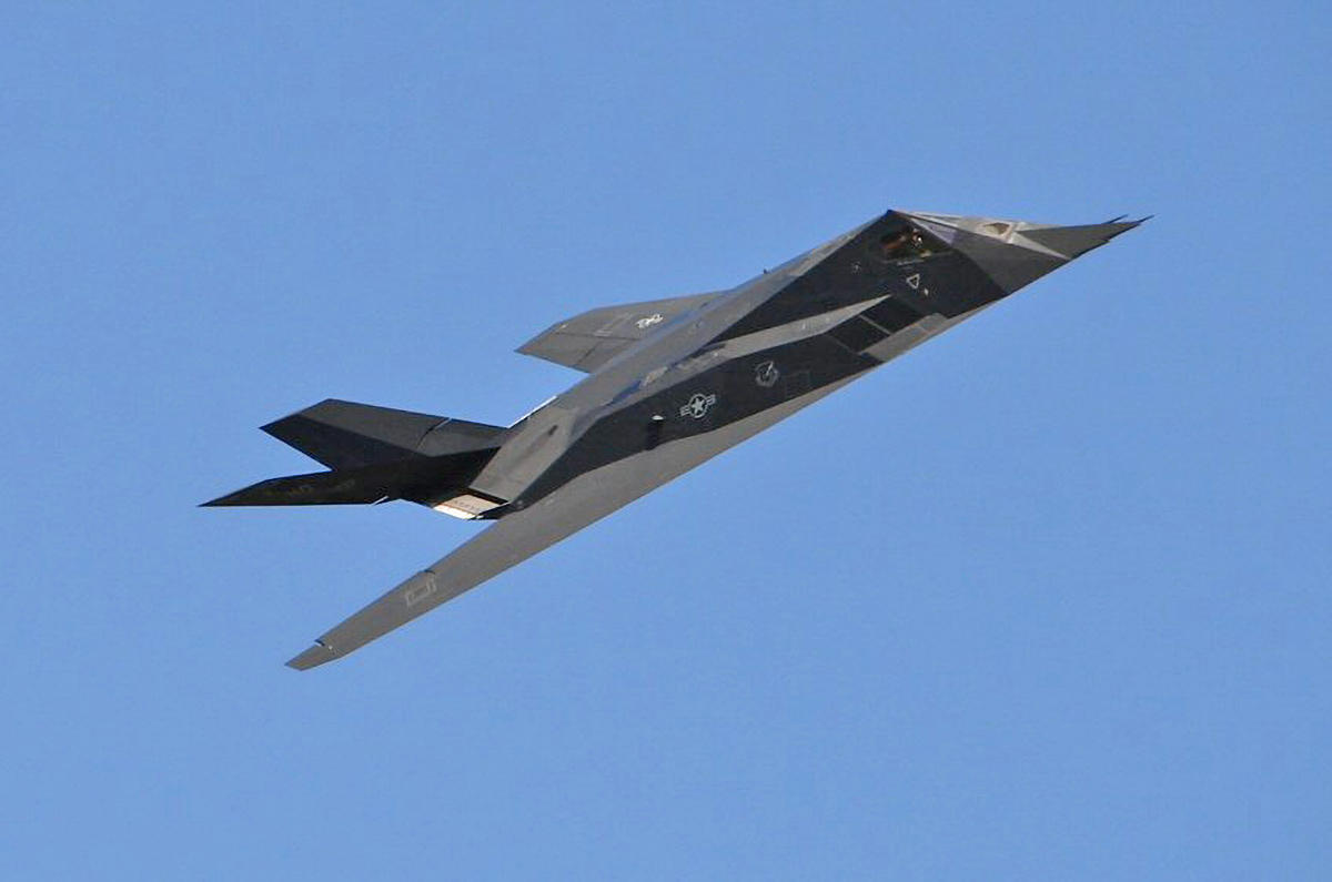 10: Sukhoi Su-57 ‘Felon’, 9: Boeing X-32, 8: Chengdu J-20, 7: Lockheed F-117 Nighthawk, 6: Boeing Bird of Prey, 5: Northrop/McDonnell Douglas YF-23, 4: Lockheed Martin F-35 Lightning II, 5: Lockheed Martin F-35 Lightning II, 3: Lockheed Martin F-22 Raptor, 2: Northrop B-2 Spirit, 1: Northrop B-21 Raider