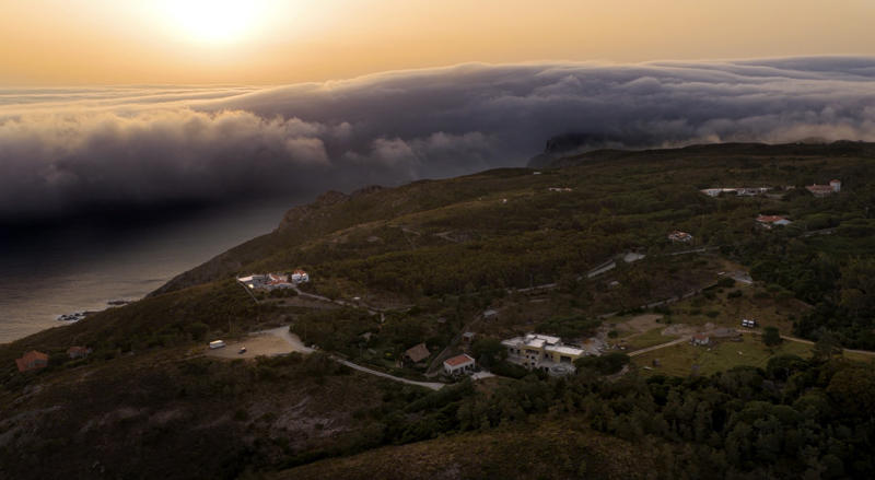 What makes it happen? The rare roll cloud, Cloud species, A solitary cloud, Rough and rolling, Weather change, A cloud blanket, Thunderstorm downdraft, What makes it happen?, Coastal breeze, Is it dangerous?, Global warming, The "Morning Glory", Around the world