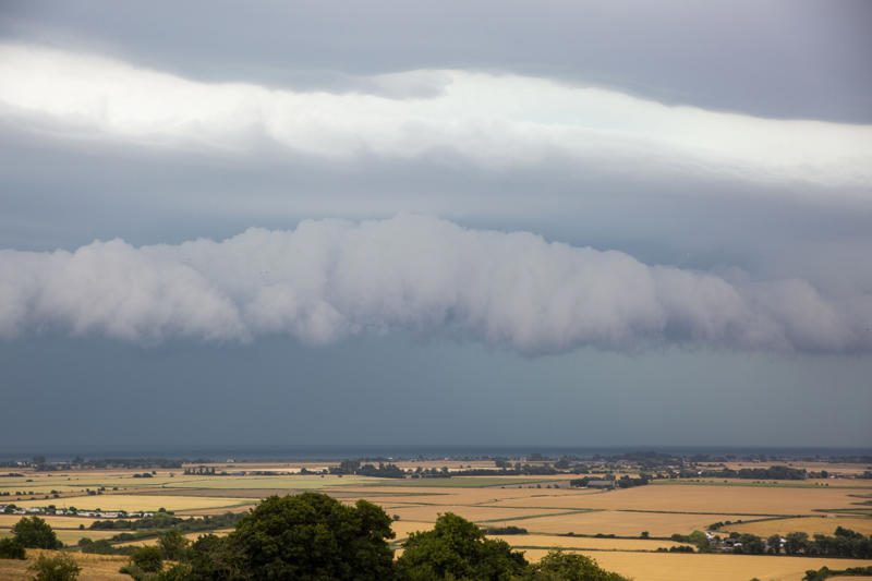Around the world The rare roll cloud, Cloud species, A solitary cloud, Rough and rolling, Weather change, A cloud blanket, Thunderstorm downdraft, What makes it happen?, Coastal breeze, Is it dangerous?, Global warming, The "Morning Glory", Around the world