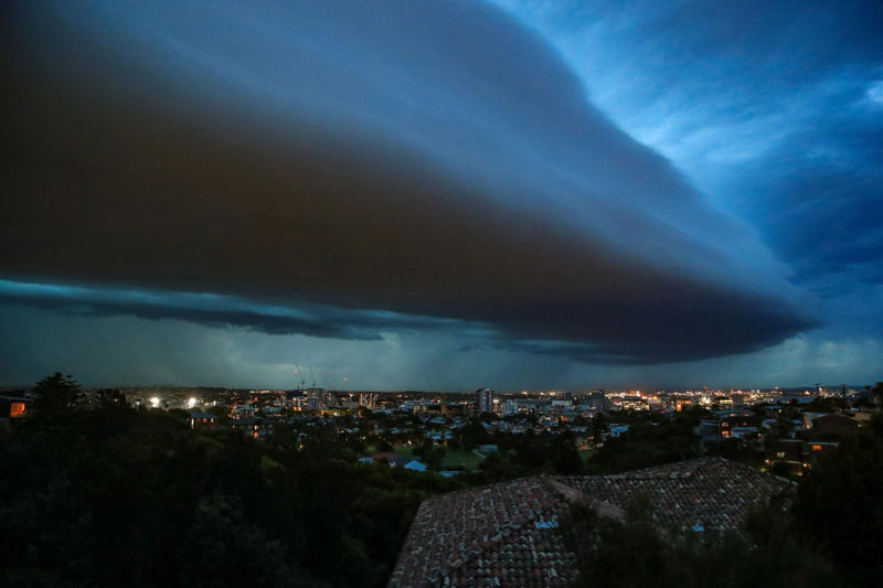 The rare roll cloud The rare roll cloud, Cloud species, A solitary cloud, Rough and rolling, Weather change, A cloud blanket, Thunderstorm downdraft, What makes it happen?, Coastal breeze, Is it dangerous?, Global warming, The "Morning Glory", Around the world