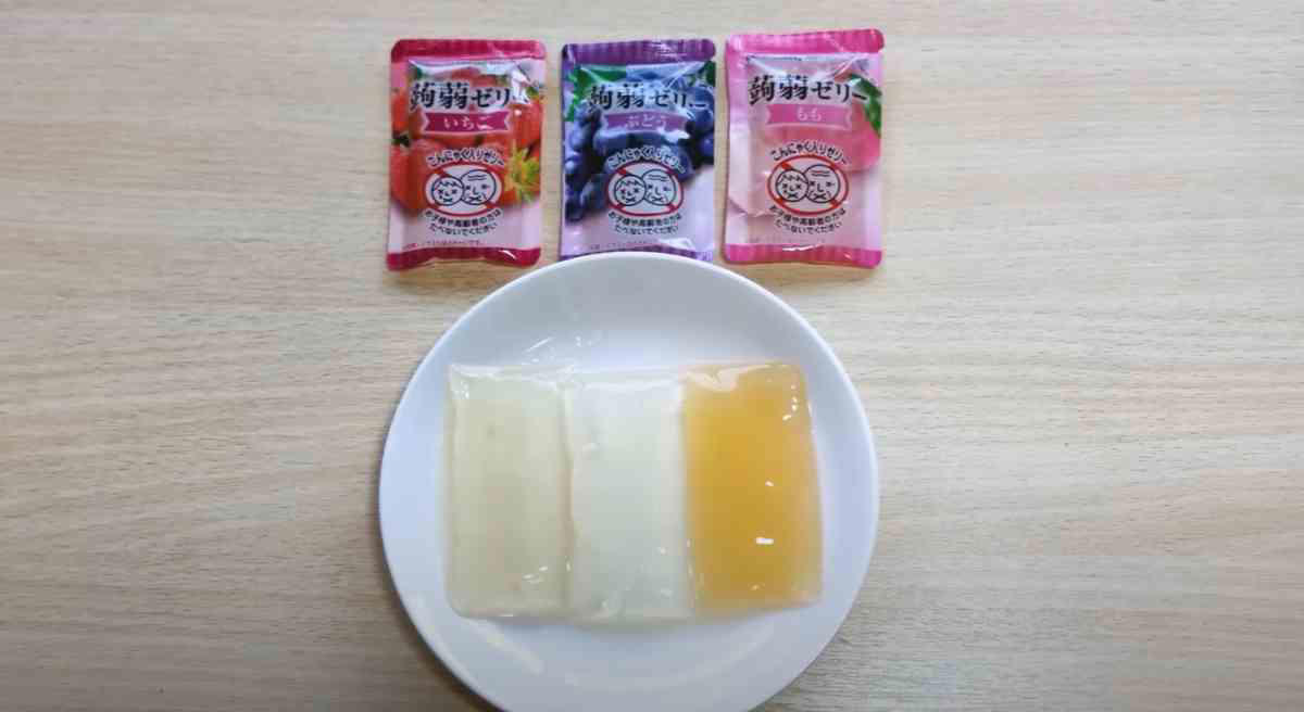 冷凍フルーツの新商品が出た～！, 4種のフルーツを乗せバニラアイスにアレンジ！, 業務スーパーの「冷凍キュービーミックスフルーツ」の詳細, お手頃価格なデザートが新登場！, いちご・ぶどう・もも3種の味は？, 業務スーパーの「蒟蒻ゼリー」3種の詳細