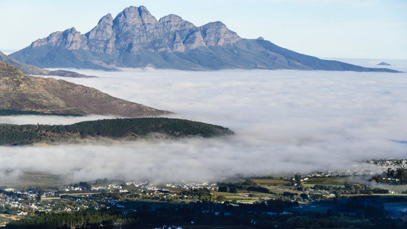 A cloud blanket The rare roll cloud, Cloud species, A solitary cloud, Rough and rolling, Weather change, A cloud blanket, Thunderstorm downdraft, What makes it happen?, Coastal breeze, Is it dangerous?, Global warming, The "Morning Glory", Around the world