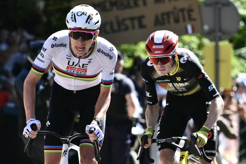 A damaging stage A damaging stage, Another ordeal for the peloton, Injuries are getting more serious, "Everyone wants to be in front", A matter of stakes, Riders under pressure, Sprint finishes bring peak tension, Philipsen hits the ground, Other contributing factors, Disc brakes under scrutiny, Race routes under fire, "Everyone’s own interests are blocking progress", The UCI’s yellow card, What’s the solution?