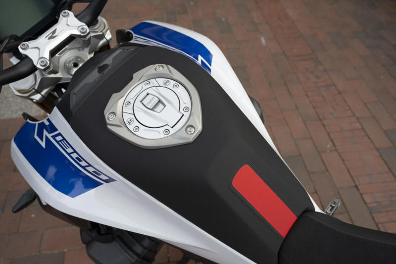 スタイリングの変化に注目！R 1300 Rの印象は“ストリートファイター”, 空力デザインと新型1300ccエンジンの組み合わせ, 鋭いピックアップが楽しいエンジン, アウトバーンで200km/hオーバーの世界を体感, 雨のワインディングも安心！ニュートラルなハンドリング, ドライ路面で真価発揮！シートとライディングポジションの完成度, オートシフターが生む快適さと集中力の持続, 写真で見るR 1300 Rの詳細