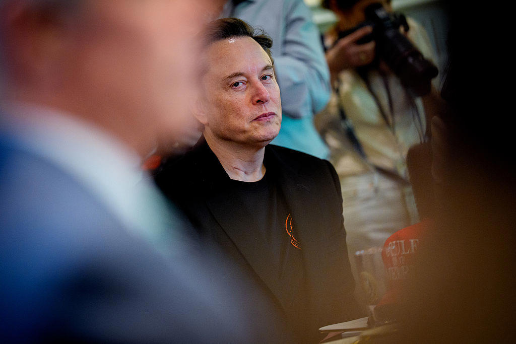 Exasperation mounts among Tesla shareholders Musk launches political party, Tesla's stock plummets, In response to the new budget bill, "Big Beautiful Bill", A poll on X, Giving a voice to the "middle 80%", Trump mocks the third party, Musk is a "train wreck", says Trump, Former allies, Musk leaves Doge to turn Tesla around, Musk says national debt will rise by 00 billion, Mobilizing DOGE against Musk?, Exasperation mounts among Tesla shareholders, A 50% drop for Tesla, Tesla's share price fell again by almost 7%