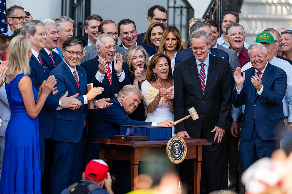 Musk launches political party, Tesla's stock plummets, In response to the new budget bill, "Big Beautiful Bill", A poll on X, Giving a voice to the "middle 80%", Trump mocks the third party, Musk is a "train wreck", says Trump, Former allies, Musk leaves Doge to turn Tesla around, Musk says national debt will rise by 00 billion, Mobilizing DOGE against Musk?, Exasperation mounts among Tesla shareholders, A 50% drop for Tesla, Tesla's share price fell again by almost 7%
