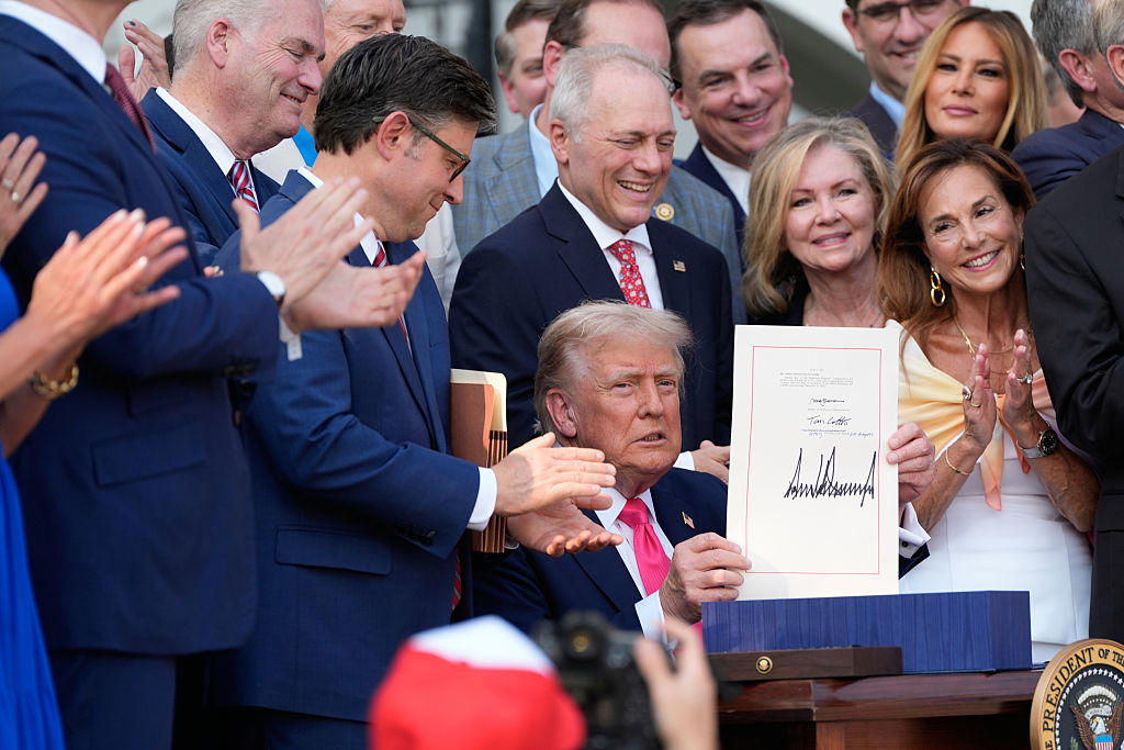 Musk launches political party, Tesla's stock plummets, In response to the new budget bill, "Big Beautiful Bill", A poll on X, Giving a voice to the "middle 80%", Trump mocks the third party, Musk is a "train wreck", says Trump, Former allies, Musk leaves Doge to turn Tesla around, Musk says national debt will rise by 00 billion, Mobilizing DOGE against Musk?, Exasperation mounts among Tesla shareholders, A 50% drop for Tesla, Tesla's share price fell again by almost 7%