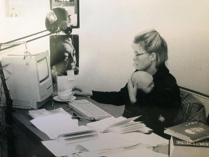 9. Mom Holding a Baby While Doing Her Master’s Thesis on a Macintosh Classic II 1. Back When School Pictures Were a Bit More … Creative, 2. Man Who Spent Two Years Traveling the U.S. in His 1950 Chevy Pickup Truck, 3. His First Girlfriend Punched Him in the Eye, 4. Arcade Birthday Party, 5. Rad Sears Catalog, 6. Dirt Bike for Christmas, 7. Nirvana Making Funny Faces, 8. Mom Holding a Baby While Doing Her Master’s Thesis on a Macintosh Classic II, 9. U.S. Marines Driving Through Burning Oil Fields in Kuwait, 10. Wedding Smiles, 11. Grandma Playing Duck Hunt on the Nintendo, 12. More Than One Million People Attended the ‘Metallica’ Concert in Moscow, Shortly Before the USSR Collapsed, 13. Working in the Galley of the U.S. Submarine Trepang, 14. That Decor, Though, 15. Diet Pepsi for Dad’s Birthday, 16. Dolly During Desert Storm, 17. Super Soaker Time!, 18. Drinking Coffee From the Thermos and Checking the Map Before Hitting the Highway, 19. Calling for Directions While Honeymooning, 20. Roommates at Michigan State University, 21. The Siiiiiimpsons, 22. Cozy Coupe Car Wash, 23. Wintertime in Idaho, 24. Unwrapping a Super Soaker 50, 25. On Top of the World Trade Center, 26. River Phoenix and Keanu Reeves, 27. Fanny Pack Styling, 28. Johnny Depp and Winona Ryder