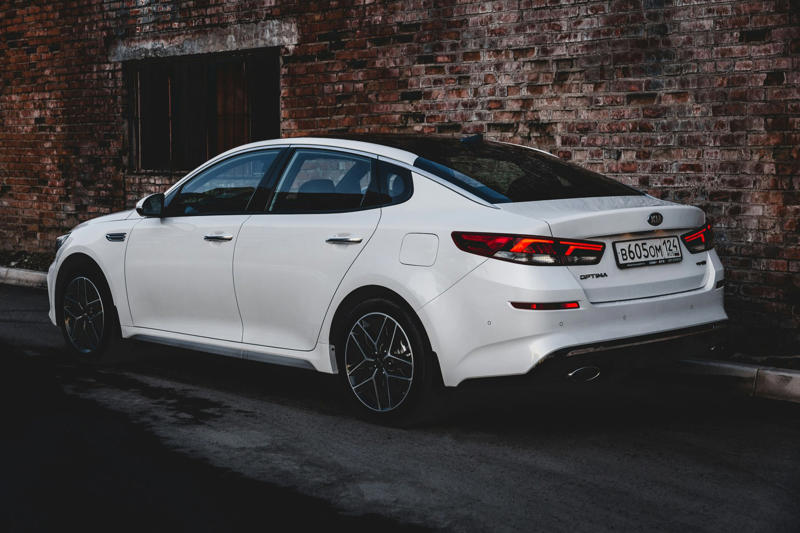 10. Dodge Charger, 9. Toyota Camry, 8. Ford F150, 7. Kia Soul, 6. Honda Civic, 5. Kia Optima, 4. Honda Accord, 3. Chevrolet Silverado 1500, 2. Hyundai Sonata, 1. Hyundai Elantra
