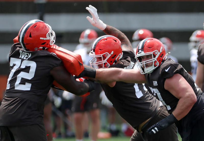 Quarterbacks: 3, Running backs: 4 , Wide Receivers: 6 , Tight Ends: 4, Offensive Line: 9, Defensive Line: 9, Linebackers: 6, Defensive Backs: 9, Special Teams: 3