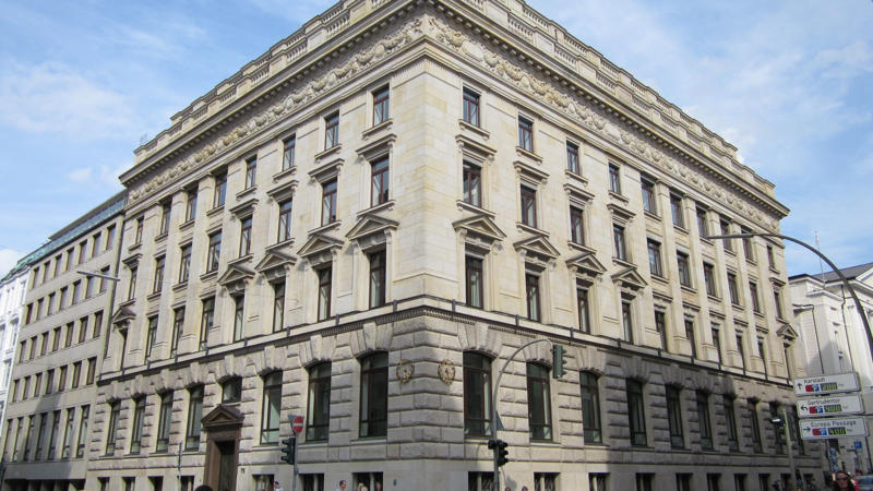 The Cash Came With A Last Name, Morgan Family, The First Major Investment Was Railroads And Industrial Consolidation, The Morgan Family’s Legacy, Rockefeller Family, They Established Chase Manhattan Bank, Goldman And Sachs Families, They Pioneered IPOs, Goldman And Sachs Families’s Influence, Kuhn And Loeb Families, This Family Fueled America’s Steel Veins, The Kuhn And Loeb Business Eventually Merged, Rothschild Family, Their Major Investment Was War, The Rothschild Family Today, Baring Family, They Were Part Of The Louisiana Purchase Financing, What Remains Of The Baring’s, Oppenheim Family, Sal Oppenheim Took On Industrial And Infrastructure Financing, What The Oppenheim Family Leaves Behind As A Legacy, Warburg Family, Their Major Contribution Was Founding Of The US Federal Reserve, They Stabilized Europe Post-War, Lazard Family, They Advised Governments And Corporations, Schroder Family, The Family Majored In Financing Global Trade, Medici Family, They Were The Patronage Of The Arts And Politics, The Medici’s Enduring Name, Mocatta Family, Their Major Investment Was Precious Metals Trading, Gone, But Still Remembered, Sassoon Family, The Sassoon Firms Went Into Opium Trade And Infrastructure, Fugger Family, Their Major Investment Was Mining And Imperial Power, Hottinger Family, Today, Here’s Where Their Legacy Stands, Hambros Family, The Hambro’s Influence