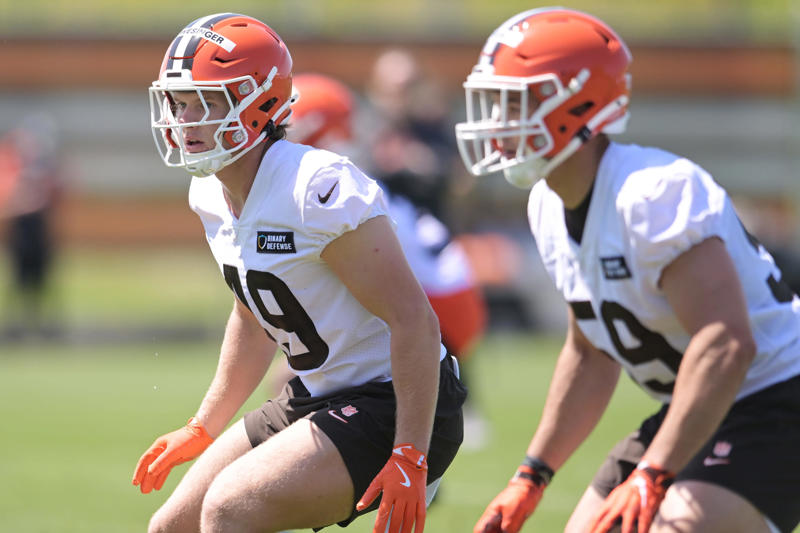 Quarterbacks: 3, Running backs: 4 , Wide Receivers: 6 , Tight Ends: 4, Offensive Line: 9, Defensive Line: 9, Linebackers: 6, Defensive Backs: 9, Special Teams: 3