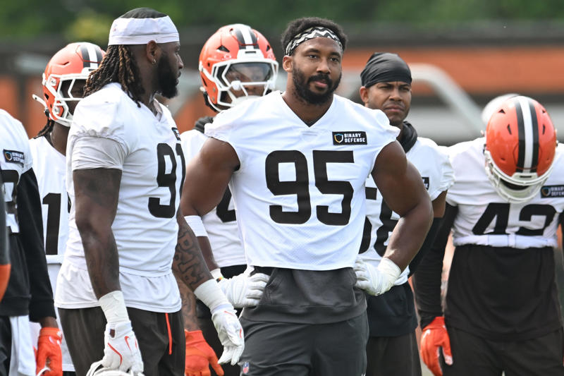 Quarterbacks: 3, Running backs: 4 , Wide Receivers: 6 , Tight Ends: 4, Offensive Line: 9, Defensive Line: 9, Linebackers: 6, Defensive Backs: 9, Special Teams: 3