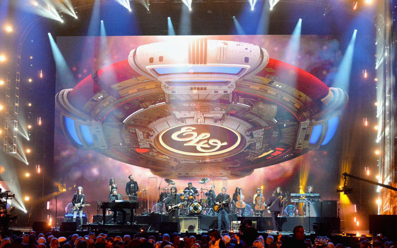 1. Mr. Blue Sky, 2. Hold On Tight, 3. Ordinary Dream, 4. Telephone Line, 5. Rock ’n’ Roll Is King