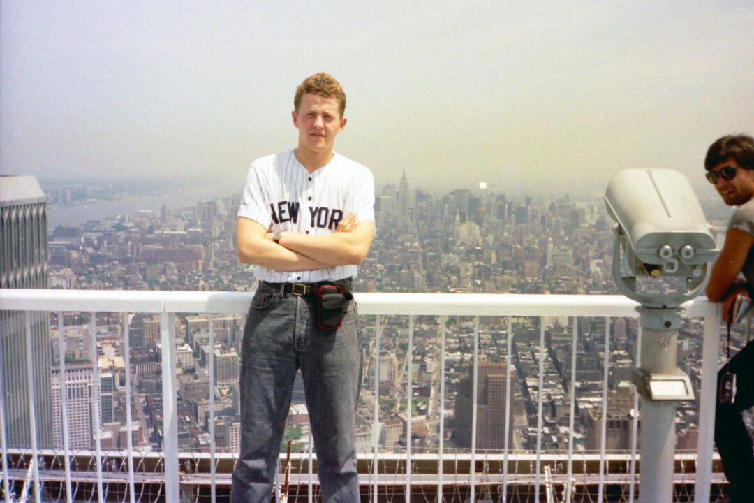 26. On Top of the World Trade Center 1. Back When School Pictures Were a Bit More … Creative, 2. Man Who Spent Two Years Traveling the U.S. in His 1950 Chevy Pickup Truck, 3. His First Girlfriend Punched Him in the Eye, 4. Arcade Birthday Party, 5. Rad Sears Catalog, 6. Dirt Bike for Christmas, 7. Nirvana Making Funny Faces, 8. Mom Holding a Baby While Doing Her Master’s Thesis on a Macintosh Classic II, 9. U.S. Marines Driving Through Burning Oil Fields in Kuwait, 10. Wedding Smiles, 11. Grandma Playing Duck Hunt on the Nintendo, 12. More Than One Million People Attended the ‘Metallica’ Concert in Moscow, Shortly Before the USSR Collapsed, 13. Working in the Galley of the U.S. Submarine Trepang, 14. That Decor, Though, 15. Diet Pepsi for Dad’s Birthday, 16. Dolly During Desert Storm, 17. Super Soaker Time!, 18. Drinking Coffee From the Thermos and Checking the Map Before Hitting the Highway, 19. Calling for Directions While Honeymooning, 20. Roommates at Michigan State University, 21. The Siiiiiimpsons, 22. Cozy Coupe Car Wash, 23. Wintertime in Idaho, 24. Unwrapping a Super Soaker 50, 25. On Top of the World Trade Center, 26. River Phoenix and Keanu Reeves, 27. Fanny Pack Styling, 28. Johnny Depp and Winona Ryder
