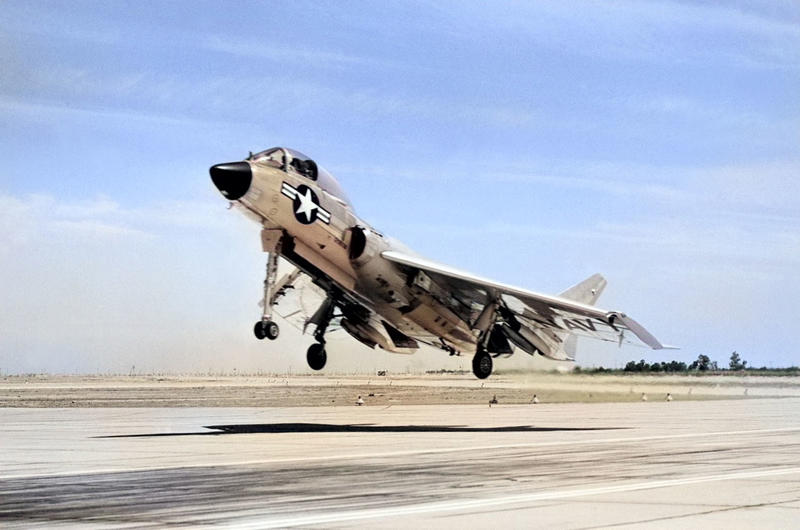 10: Tupolev Tu-104, 9: de Havilland Comet, 8: Gloster Meteor, 7: Vought F7U Cutlass, 6: C-87 Liberator Express, 5: Latécoère 631, 4: Vought F-8 Crusader, 3: Supermarine Scimitar, 2: Republic F-105 Thunderchief, 1: Yokosuka MXY-7 Ohka