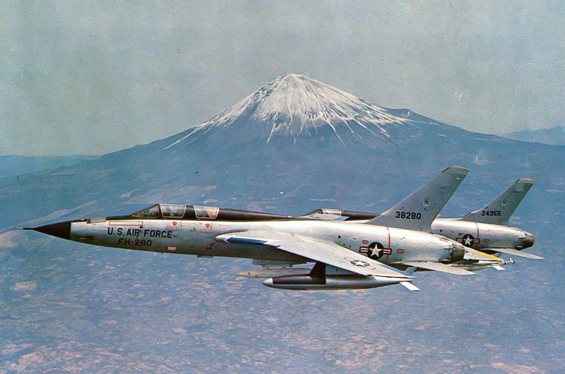 10: Tupolev Tu-104, 9: de Havilland Comet, 8: Gloster Meteor, 7: Vought F7U Cutlass, 6: C-87 Liberator Express, 5: Latécoère 631, 4: Vought F-8 Crusader, 3: Supermarine Scimitar, 2: Republic F-105 Thunderchief, 1: Yokosuka MXY-7 Ohka