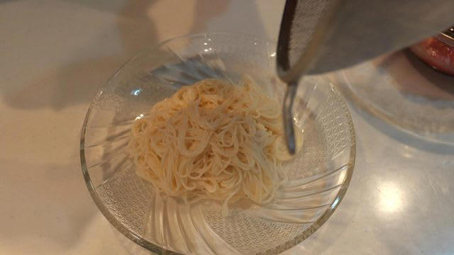 毎日食べたい！「梅トマトそうめん」の作り方, 今日のレシピのポイント, 動画でご覧になりたい方はこちら, YouTube「エプロン」簡単レシピを動画で紹介しています。, Instagram「エプロン」簡単レシピを写真で紹介しています。