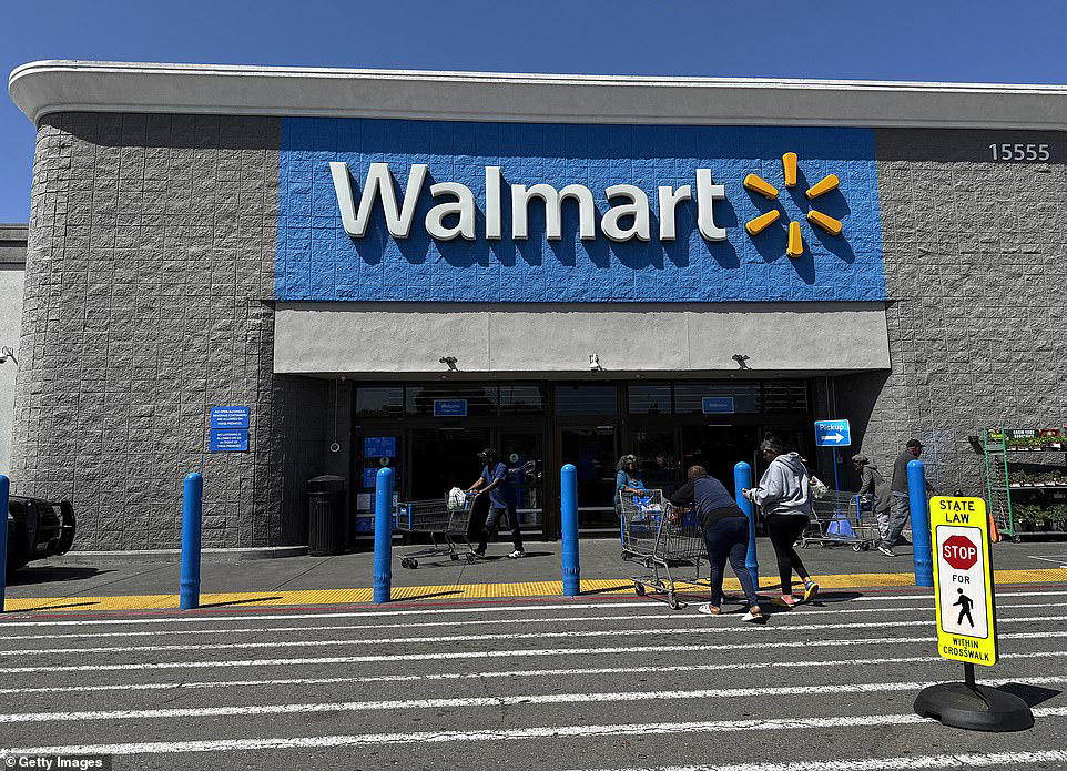 Walmart recalls 850k water bottles