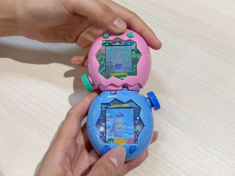 開封して操作方法をチェック, 「ズームダイヤル」で4段階に切り替え それぞれのシーンでお世話が変わる, DAY1：ベーシックなお世話から始める, DAY2〜4：とにかくお世話をする “ミニゲーム”や“ゆうぐ”、“エッグハント”にトライ, DAY5：“ツーしん”でブリードに挑戦！, DAY6〜：“トラベル”や“フィールドきりかえ”、ラボアプリを活用