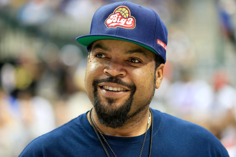 Ice Cube Sinéad O'Connor, Sofia Richie, Shia LaBeouf, Karlie Kloss, David Chappelle, Mike Tyson, Bob Dylan, John Travolta, Isla Fisher, Orlando Bloom, Sharon Stone, Elizabeth Banks, Kate Capshaw, Jack Black, Ice Cube, Richard Gere, Sammy Davis, Jr., Alice Cooper, Julia Roberts, YoungBoy NBA, Oliver Stone, Elizabeth Taylor, George Harrison, David Bowie, Bettie Page, Sharmila Tagore, Connie Chung, Gary Busey, Tom Cruise, Katie Holmes, Ivanka Trump, Stephen Baldwin
