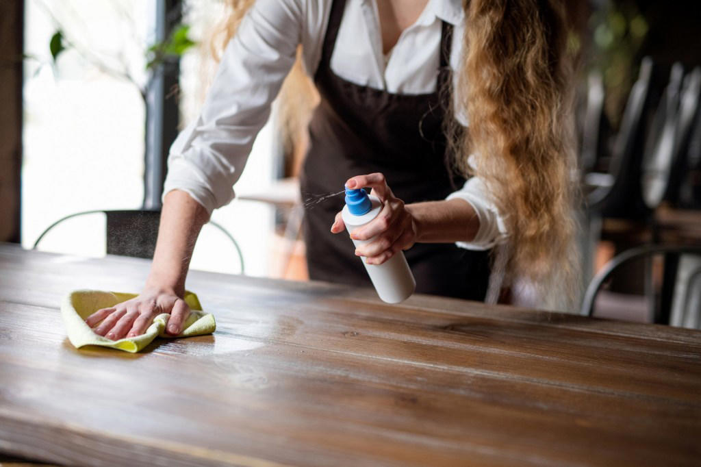 There's a lack of personal hygiene You're waiting a long time, There's a lack of personal hygiene, The menu is dirty, Salt and pepper shakers on the table, The bathroom isn't kept clean, Lack of disinfectant, Insects inside the restaurant
