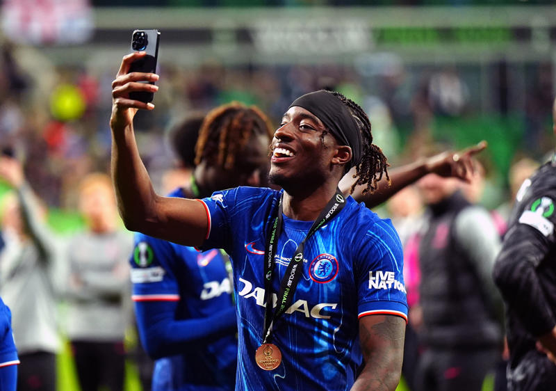Transfer news, rumours and latest done deals, Arsenal 'in process of completing' move for Gyokeres, Joao Palhinha wanted by Man Utd and Spurs, Bayern Munich want Malo Gusto, Aston Villa close in on new goalkeeper, Noni Madueke to complete Arsenal move, West Ham agree deal for Slavia Prague left-back, Gyokeres targets Premier League move for 'revenge' as Arsenal move stalls, Ollie Watkins to Man United?, Garnacho rejects Saudi move, Man Utd optimistic of reaching Mbeumo deal, PSG ready to sell trio after Club World Cup final, Alexander Isak's next club?, Three Premier League clubs want Ekitike, Chelsea set Nicolas Jackson price tag amid Serie A interest, Forest seek legal advice over Spurs' Gibbs-White approach, Chelsea eye shock move for Donnarumma, Madueke to Arsenal imminent, Jordan Henderson set for shock return to Premier League, Viktor Gyokeres tipped to fire goals in Premier League, Sporting discipline Viktor Gyokeres and warn Arsenal over transfer games