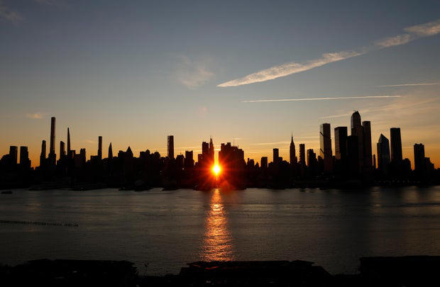 Where to see Manhattanhenge tonight, Saturday's Manhattanhenge forecast, What is Manhattanhenge? , Manhattanhenge photos