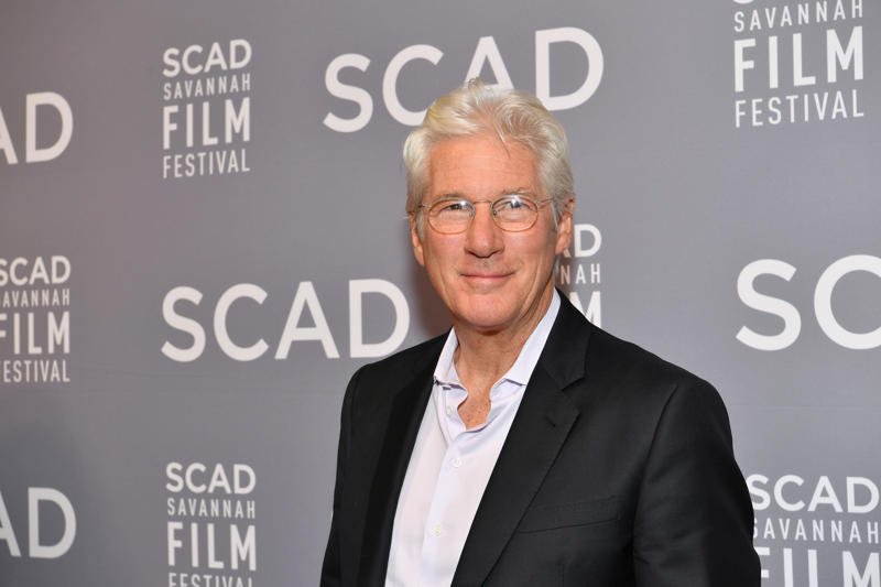 Richard Gere Sinéad O'Connor, Sofia Richie, Shia LaBeouf, Karlie Kloss, David Chappelle, Mike Tyson, Bob Dylan, John Travolta, Isla Fisher, Orlando Bloom, Sharon Stone, Elizabeth Banks, Kate Capshaw, Jack Black, Ice Cube, Richard Gere, Sammy Davis, Jr., Alice Cooper, Julia Roberts, YoungBoy NBA, Oliver Stone, Elizabeth Taylor, George Harrison, David Bowie, Bettie Page, Sharmila Tagore, Connie Chung, Gary Busey, Tom Cruise, Katie Holmes, Ivanka Trump, Stephen Baldwin