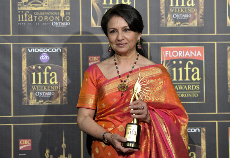 Sharmila Tagore Sinéad O'Connor, Sofia Richie, Shia LaBeouf, Karlie Kloss, David Chappelle, Mike Tyson, Bob Dylan, John Travolta, Isla Fisher, Orlando Bloom, Sharon Stone, Elizabeth Banks, Kate Capshaw, Jack Black, Ice Cube, Richard Gere, Sammy Davis, Jr., Alice Cooper, Julia Roberts, YoungBoy NBA, Oliver Stone, Elizabeth Taylor, George Harrison, David Bowie, Bettie Page, Sharmila Tagore, Connie Chung, Gary Busey, Tom Cruise, Katie Holmes, Ivanka Trump, Stephen Baldwin